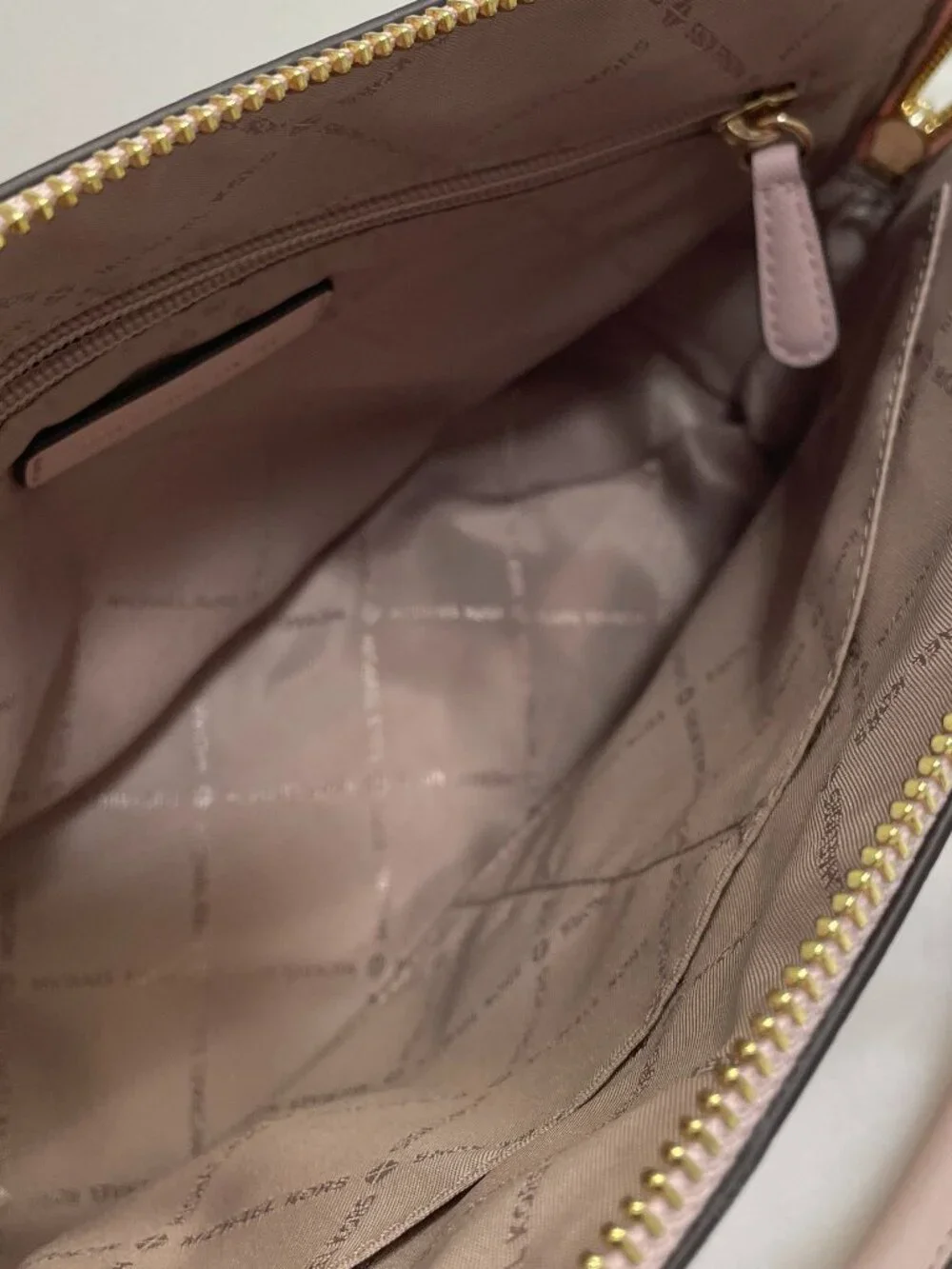 Michael Kors Jet Set Travel Medium Dome Shoulder Crossbody in Pink Leather & COA - Picture 9 of 16